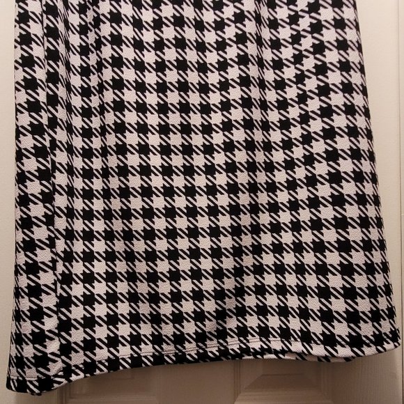 Houndstooth Skirt - Picture 2 of 4